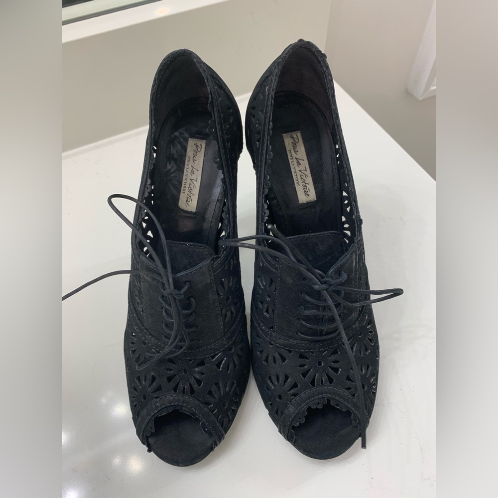 Pour La Victoire bootie lace up size 7